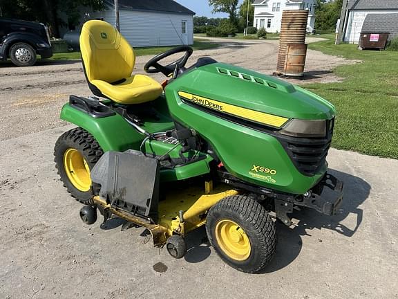 Image of John Deere X590 equipment image 3