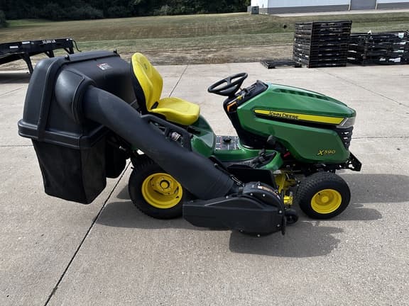 Image of John Deere X590 equipment image 3