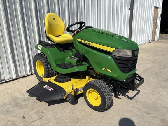 Image of John Deere X590 equipment image 2