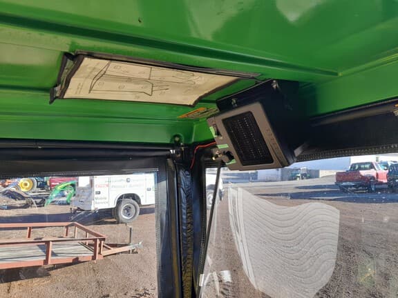 Image of John Deere X590 equipment image 3