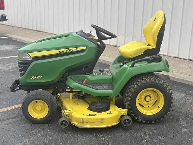 Image of John Deere X590 equipment image 1