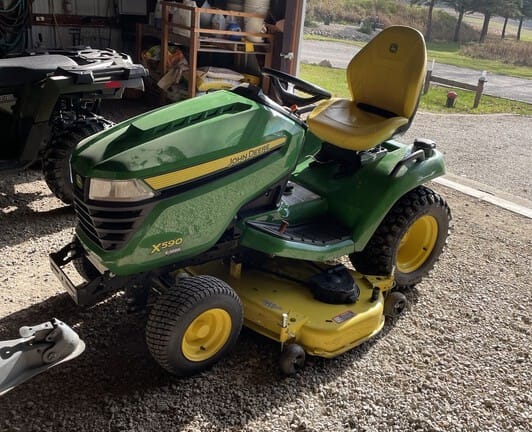 2021 John Deere X590 Equipment Image0