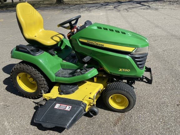 Image of John Deere X590 equipment image 3