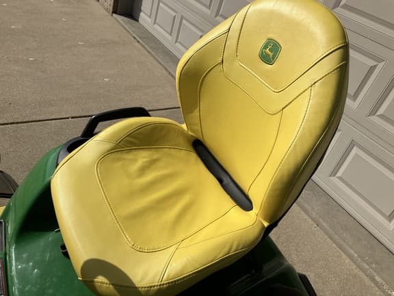 Image of John Deere X590 equipment image 4