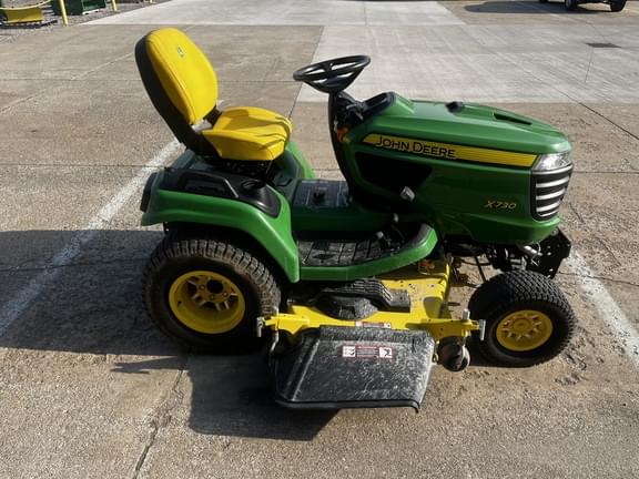 Image of John Deere X730 equipment image 2
