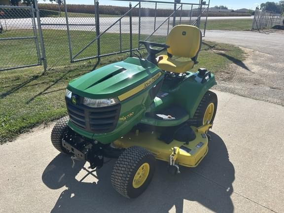 Image of John Deere X730 equipment image 1