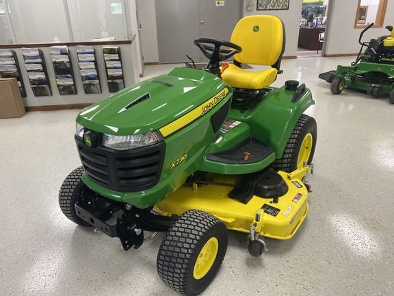 2021 John Deere X730 Equipment Image0