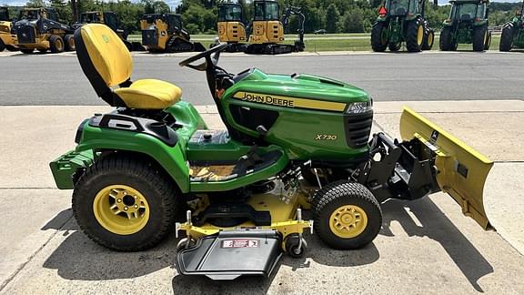 Image of John Deere X730 equipment image 3