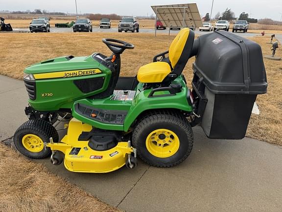 Image of John Deere X730 equipment image 3