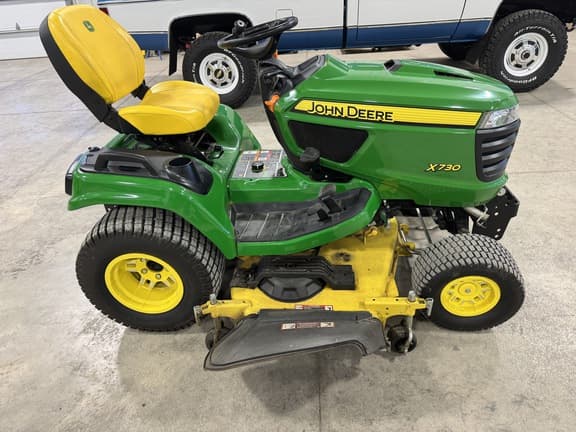 Image of John Deere X730 equipment image 4