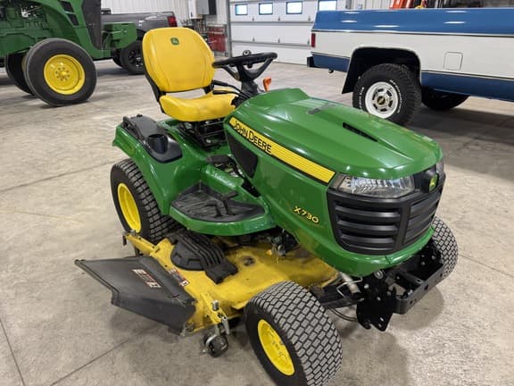 Image of John Deere X730 equipment image 3