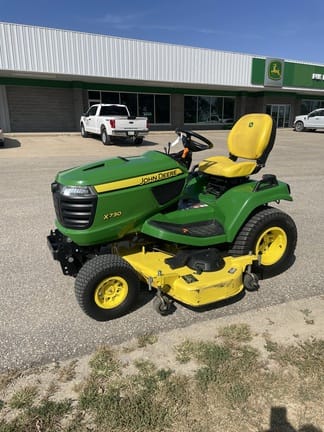2021 John Deere X730 Equipment Image0