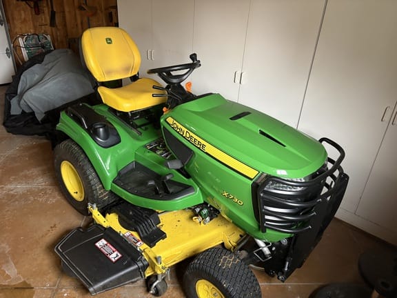 2021 John Deere X730 Equipment Image0