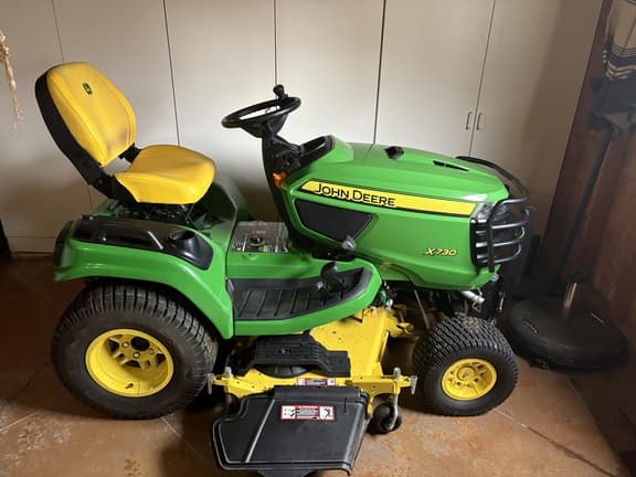 Image of John Deere X730 equipment image 1