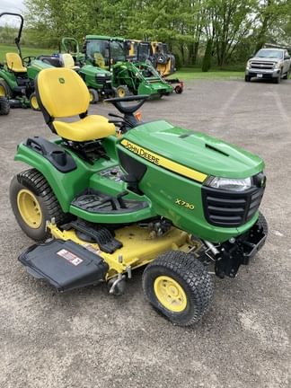 2021 John Deere X730 Equipment Image0