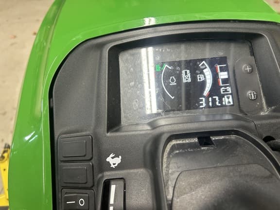 Image of John Deere X730 equipment image 4