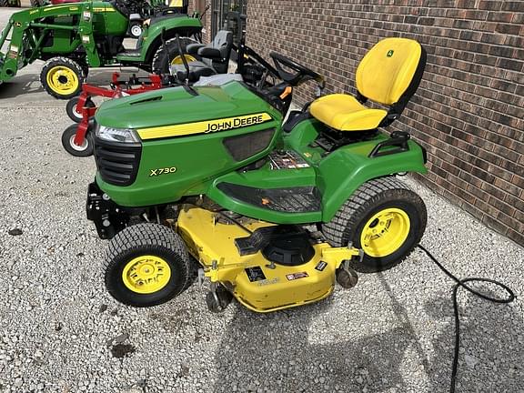 Image of John Deere X730 equipment image 4