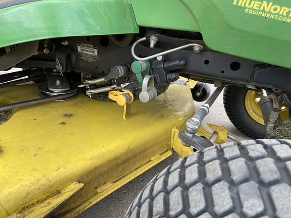 Image of John Deere X734 equipment image 3