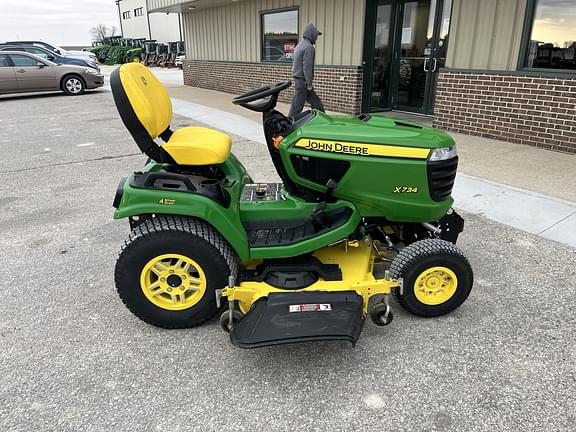 Image of John Deere X734 equipment image 3