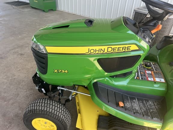 Image of John Deere X734 equipment image 3