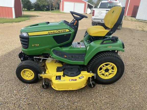 Image of John Deere X734 equipment image 1