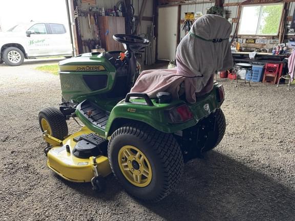 Image of John Deere X734 equipment image 1