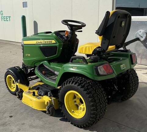 Image of John Deere X738 equipment image 4