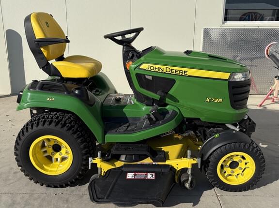 Image of John Deere X738 equipment image 1