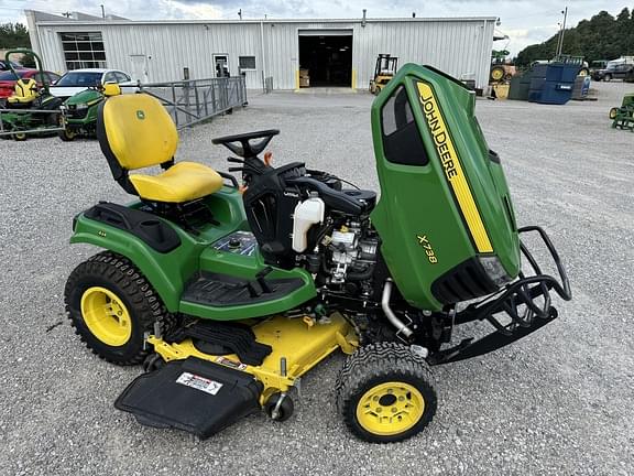Image of John Deere X738 equipment image 2