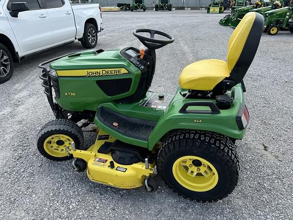Image of John Deere X738 equipment image 3