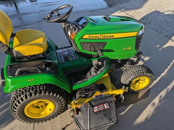 Image of John Deere X738 equipment image 4