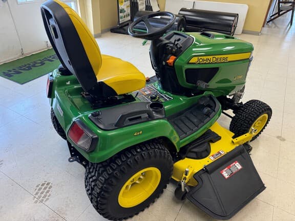 Image of John Deere X738 equipment image 2
