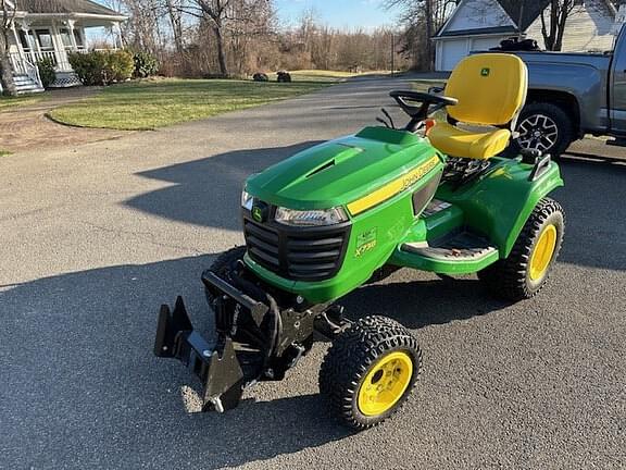 Image of John Deere X738 equipment image 3