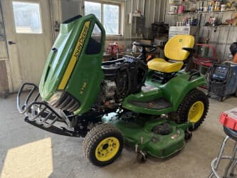 Image of John Deere X738 equipment image 3