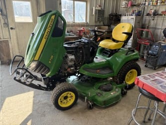 2021 John Deere X738 Equipment Image0