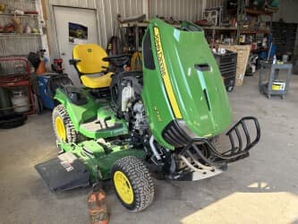 Image of John Deere X738 equipment image 2