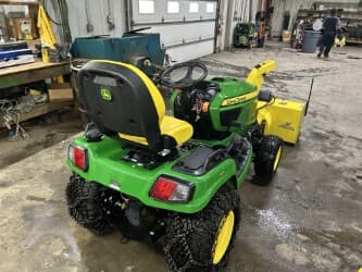 Image of John Deere X738 equipment image 3