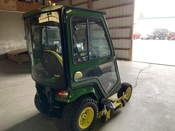 Image of John Deere X738 equipment image 3