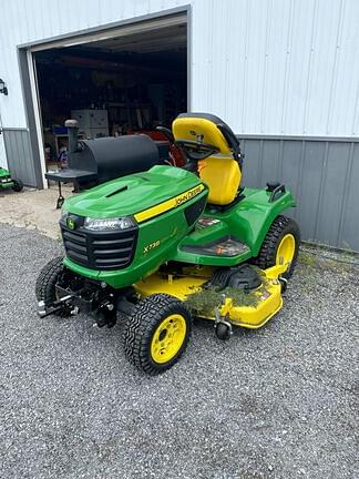 Image of John Deere X738 equipment image 2