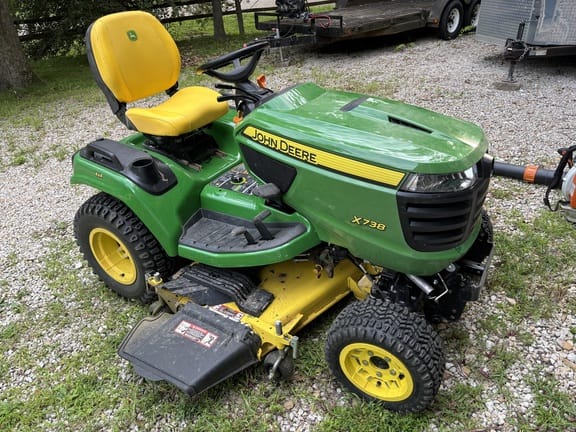 2021 John Deere X738 Equipment Image0