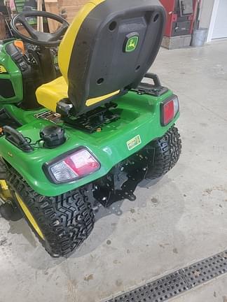 Image of John Deere X738 equipment image 3
