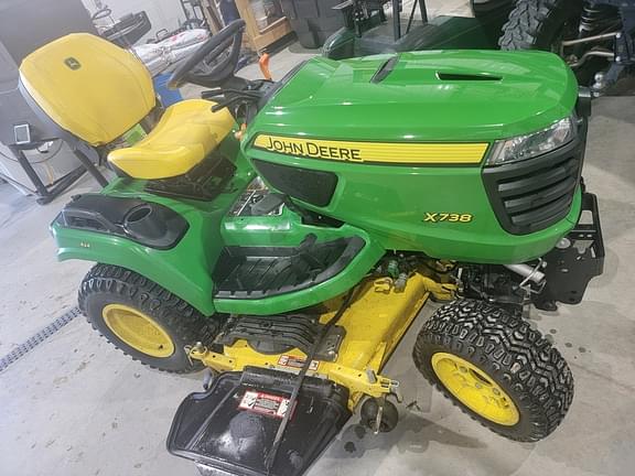 Image of John Deere X738 equipment image 1