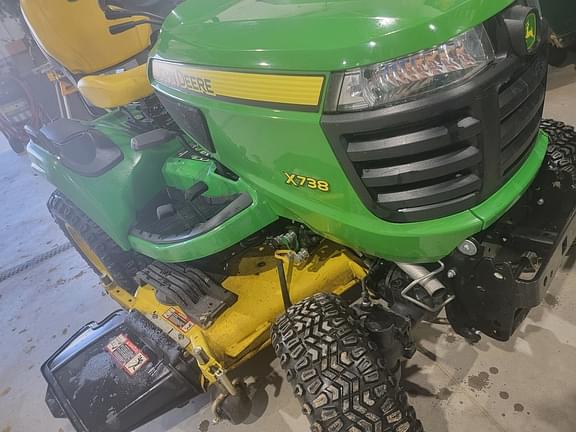 Image of John Deere X738 equipment image 4