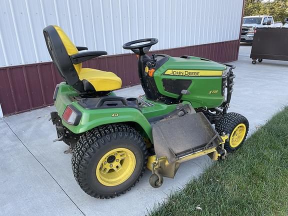 Image of John Deere X738 equipment image 2