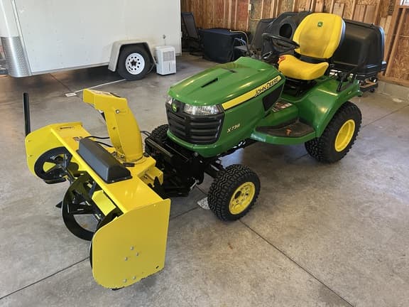 Image of John Deere X738 equipment image 1