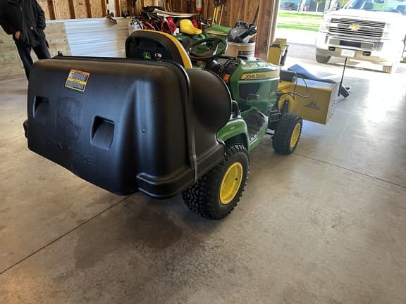 Image of John Deere X738 equipment image 3