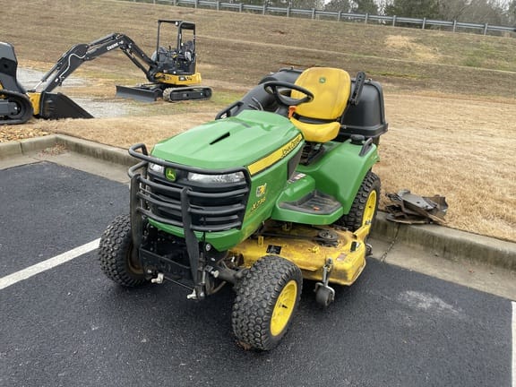 2021 John Deere X738 Equipment Image0