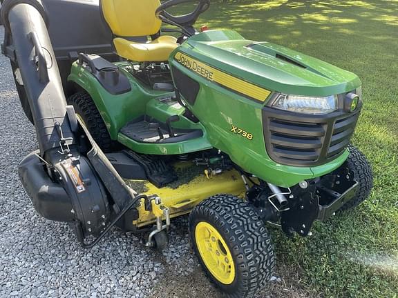 Image of John Deere X738 equipment image 1