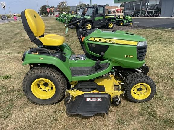 Image of John Deere X738 equipment image 3