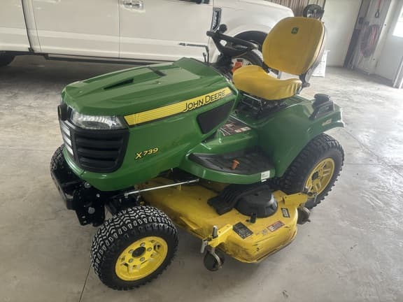 Image of John Deere X739 Primary image